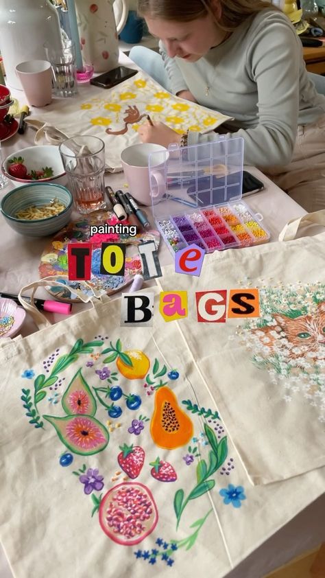 Femke | painting tote bags🍊☀️🩵🫐 @lievemerlijn thanks for having us🫶… | Instagram Cute Painted Tote Bags, Diy Painted Tote Bag Ideas, Painting Bags Ideas, Roommate Activities, Decorate Tote Bag, Tote Painting Ideas, Painting On Tote Bags, Canvas Tote Bag Painting, Totebag Painting