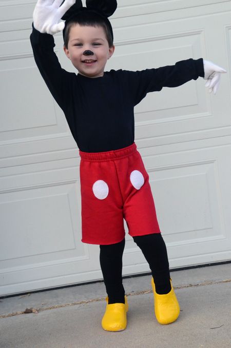 Mickey Mouse Kostüm, Diy Mickey Mouse Costume, Mickey Mouse Halloween Costume, Mickey Costume, Miki Mouse, Allison Davis, First Halloween Costumes, Baby Boy Halloween