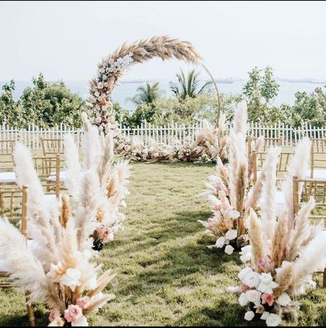 Isle Decorations Wedding, Wedding Bouquet Pampas, Isle Decorations, Pampas Grass Wedding Bouquet, Grass Wedding Bouquet, Pampas Arch, Pampas Decor, Decorative Drawing, Decoration Nails