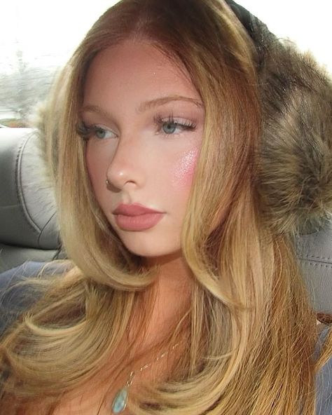 🩰☁️🧸 | Instagram Makeup Looks Winter, Megan Nicole, Feminine Makeup, Pale Makeup, Cold Girl, Neutral Eyes, Victoria Secret Makeup, Unique Makeup, Winter Makeup