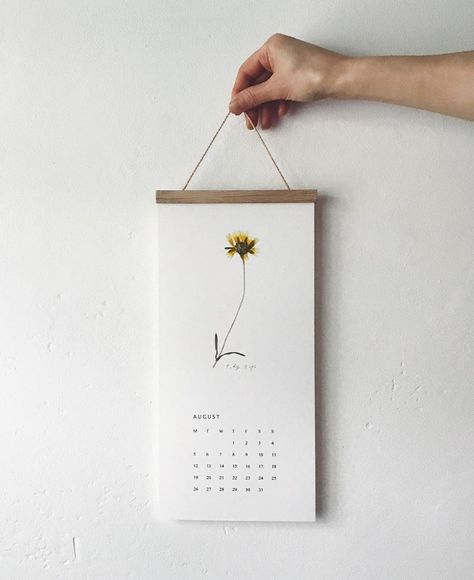 Diy Calendars, Handmade Calendar, Tidy Tips, Flower Calendar, Modern Calendar, Table Calendar, Creative Calendar, August Calendar, Business Calendar