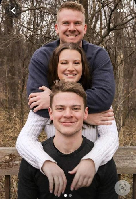 Three Siblings Photography, Portrait Of Three People, Posing 3 People, Family Photos Three People, Family Portraits 3 People, Siblings Photoshoot Ideas Adult, 3 People Poses Photography, Mom And Grown Kids Photoshoot, Photoshoot Three People