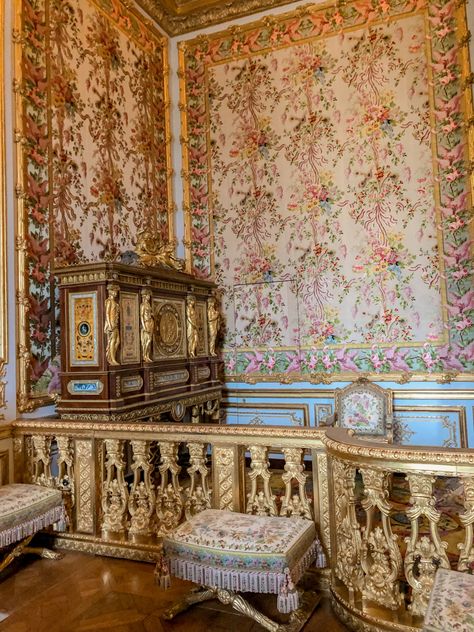 Marie Antoinettes Bedroom, Marie Antoinette Furniture, Marie Antoinette Bedroom, Marie Antoinette Room, Versailles Interior, Junk Couture, Antoinette Aesthetic, Royalty Dr, Marie Antoinette Aesthetic