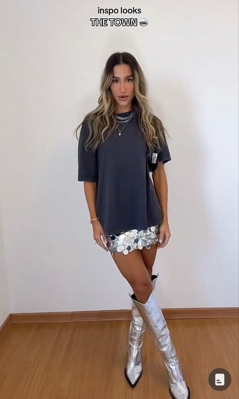 Casual Silver Outfit, Sequin Outfit Ideas Casual, Zara Party Outfits, Summer Rave Outfits Festival Style, Sparkly Concert Outfit Ideas, Sequin Festival Outfit, 2024 Going Out Outfits, Festival 2024 Outfits, Mini Skirt Going Out Outfit