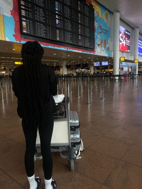 Airport black girl black outfit white socks Airport Aesthetic Black Women, Airport Flicks, Travel Aesthetic Black Women, Instagram Recreate, Solo Travel Aesthetic, Vacay Aesthetic, Moodboard Wallpaper, Vision Board Pics, Airport Pictures