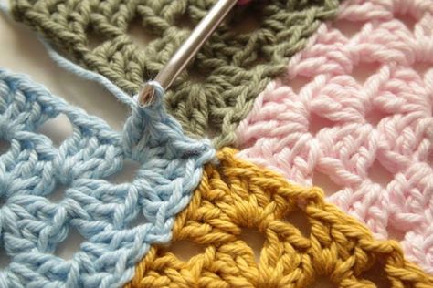 Joining Crochet Motifs with Craftsy Joining Crochet Motifs, Joining Stitches, Joining Crochet, Crochet Joining, Crochet Granny Square Blanket, Crochet Blocks, Crochet Motifs, Granny Square Crochet Pattern, Crochet Stitches Tutorial