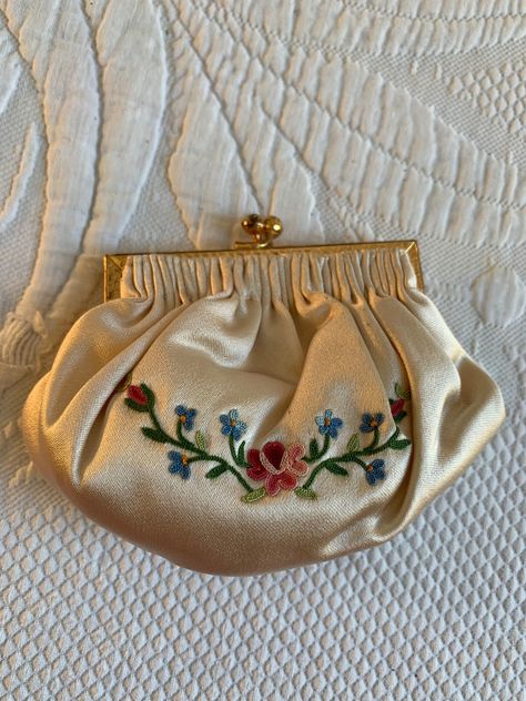 "Vintage White Silk Petit Point Embroidered Coin Purse with Silk Lining. Lovely Little Purse with Twist Snap Latch. Made in France. This little coin purse is in good shape. It looks like it was never used and it is very beautiful! Size: 4 3/4\" X 3 1/2\"  For other vintage items see: www.VeryVictorianStudio.etsy.com. For sewing related items see my other shop: www.SewingRoomStore.etsy.com. Thank you for looking!" Thrifted Purses, Etsy.com Etsy, Cute Coin Purse, My Style Bags, Vintage Shopping, Fancy Bags, Vintage Purses, Vintage Purse, Pretty Bags