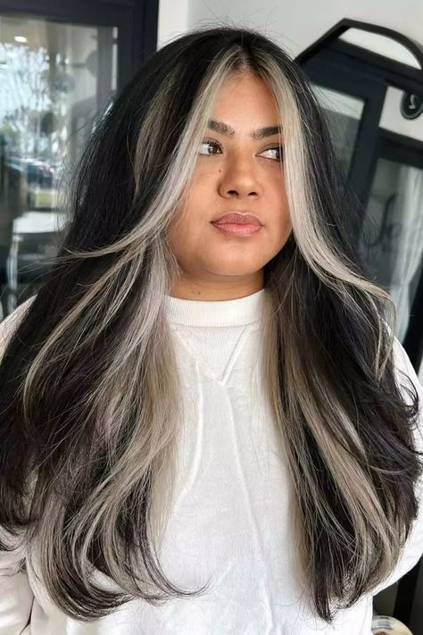 Skunk Hairstyle #2024hairstyletrends #twocolorhairideas  #glaminati Silver Skunk Stripe Hair, Subtle Skunk Hair, Blonde Skunk Hair, Skunk Hairstyle, Awesome Hair Color, Two Tone Hair Color Ideas, Two Tone Hair Color, Ash Blonde Hair Balayage, Two Color Hair