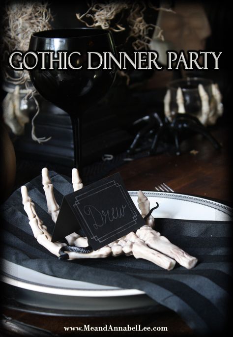 Gothic Dinner Party, Gothic Dinner, Halloween Makeup Kits, Spooky Dinner, Halloween Table Settings, Table Halloween, Witch Party, Halloween Tablescape, Halloween Party Dinner