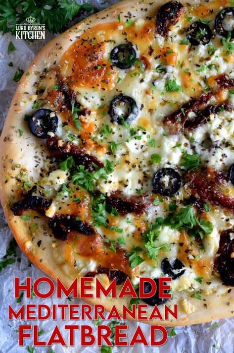 Mediterranean Flatbread Pizza, Mediterranean Flatbread, Food Mediterranean, Mediterranean Recipes Healthy, Mediterranean Foods, Mediterranean Diet Recipes Dinners, Med Diet, Pizza Ideas, Greek Week