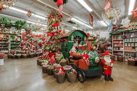 Decorators Warehouse, Christmas Store Displays, Large Christmas Decorations, Storing Christmas Decorations, Christmas Displays, Colonial Christmas, Classy Christmas, Fun Christmas Decorations, Christmas Train