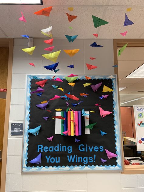 Classroom Decor Ideas Elementary, School Library Bulletin Boards, School Library Decor, Elementary Bulletin Boards, Classroom Decor Ideas, Classroom Elementary, School Library Displays, Teacher Bulletin Boards, Reading Bulletin Boards