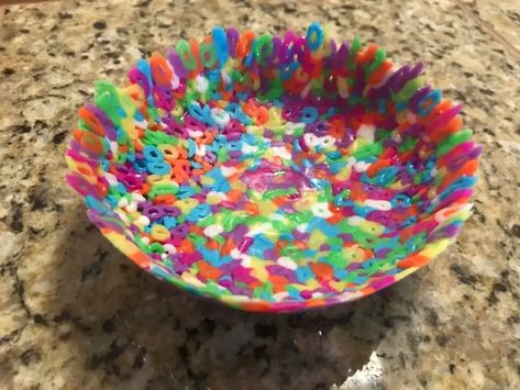 Melting Pony Beads In Oven, Melting Beads Ideas, Melted Bead Bowl, Plastic Beads Melted, Plastic Bead Crafts, Melted Pony Beads, Melted Beads, Bead Bowl, Pony Bead Crafts