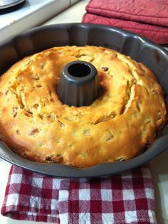 Apricot Raisin Cake Newfoundland Newfoundland Cookies, Jigs Dinner, Xmas Bread, Tastee Recipe, Newfoundland Recipes, Raisin Cake, Apricot Cake, Xmas Baking, Apricot Recipes