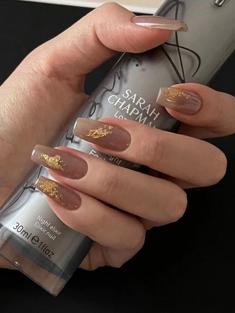 Gold Coffin Acrylic Nails, Gold Line Nail Design, Brown Nails With Gold, Brown Gold Nails, Gold Foil Nail Designs, Brown And Gold Nails, Foil Nail Designs, Brown Acrylic Nails, Foil Nail Art