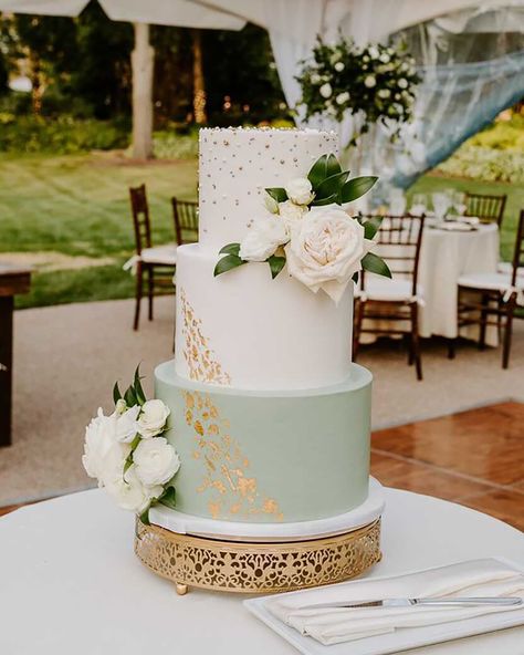 Mint Green White And Gold Wedding, Mint Green Wedding Cake Ideas, White Green Gold Wedding Cake, Small Wedding Cake Sage Green, Sage Green Ombre Wedding Cake, Sage Green White And Gold Cake, Sage Green And Gold Wedding Cake, Green White Gold Cake, Green 3 Tier Cake