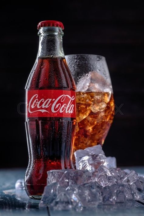 Coco Cola Aesthetic, Soft Drinks Photography, Coke With Ice, Coca Cola Photography, Coca Cola Lata, Coca Cola Aesthetic, Coca Cola Pictures, Coca Cola Wallpaper, Coca Cola Poster