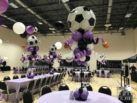 Sports Balloon Centerpieces, Balloon Table Top Center Piece, Volleyball Centerpieces Ideas, Table Top Balloon Centerpieces, Traditional Table Decor, Sports Banquet Centerpieces, Soccer Centerpieces, Volleyball Banquet, Sports Centerpieces