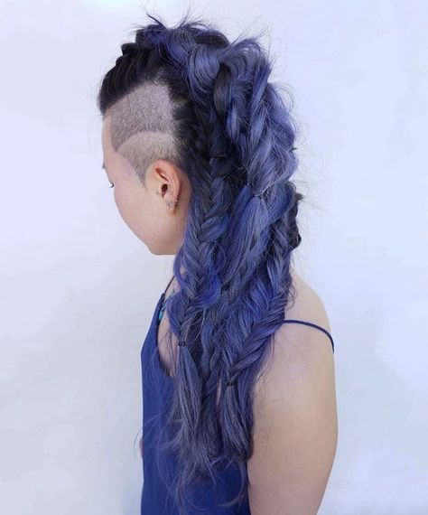 Long+Braided+Pastel+Purple+Mohawk Purple Mohawk, Shaved Hair Women, Blue Hair Color, Undercut Long Hair, Half Shaved Hair, Dyed Hair Blue, Dark Blue Hair, Shaved Undercut, Mode Punk