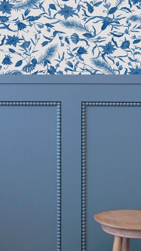 Wall panel ideas Bobbin Beaded Moulding, Bobbin Wall Moulding, Bobbin Bead Moulding, Easy Panelling Idea, Blue Main Bedroom, Simple Wall Panelling, Bobbin Moulding, Panelling With Wallpaper, Simple Panelling