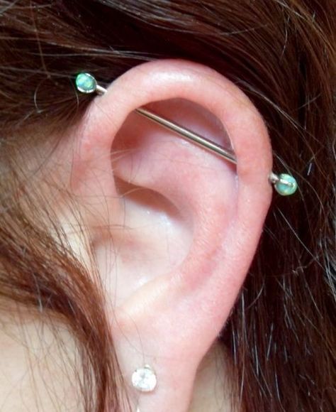 Industrial Piercing Ideas, Cute Industrial Piercing, Industrial Piercings, Piercing Inspiration, Industrial Piercing Jewelry, Cool Ear Piercings, Earring Inspiration, Industrial Piercing, Piercings Unique