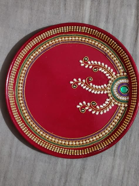 Tali Decoration Ideas, Diy Puja Thali, Plat Decoration Ideas, Pooja Thali Design, Aarti Thali Decoration Ideas For Wedding, Puja Thali Decoration Ideas, Puja Thali Decoration, Aarti Thali Decoration Ideas, Thali Ideas