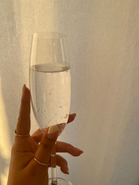 Mood, wallpaper, cream and whiye aesthetic, champagne glass, gold jewlery, nails inspo Champagne Aesthetic, Aesthetic Glasses, Mood Aesthetic, Yennefer Of Vengerberg, Cream Aesthetic, Glass Of Champagne, Gold Aesthetic, Classy Aesthetic, Trendy Clothes