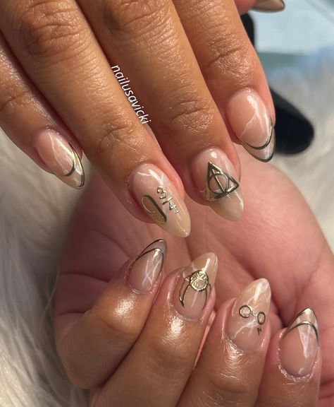 Harry Potter but keep it ✨classy✨ . . BIAB, level lll nail art . . #nails #nailusa #nailart #naildesign #nailsofinstagram #naildesigns #nailsoftheday #naildesignsideas #gel #gelnails #raleigh #durham #raleighnails #trend #trendynails #BIAB #springnails #BIABnails #harrypotter #harrypotternails Harry Potter Bails, Universal Inspired Nails, Halloween Nails Harry Potter, Harry Potter Themed Nails Simple, Harry Potter Wedding Nails For Bride, Nail Ideas Harry Potter, Harry Potter Nails Aesthetic, Harry Potter Almond Nails, Harry Potter Acrylic Nails Gryffindor