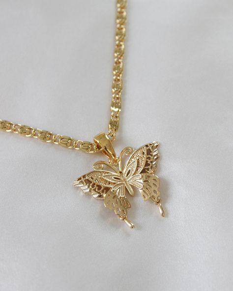 The Mariposa Butterfly Pendant Necklace features a statement butterfly pendant on a unique scroll chain. Length: 15” inches + 3” extender 24k & 14k gold-filled brass Waterproof & sweat-proof Handmade & made-to-order See our Jewelry Care guide. Butterfly Chains Necklaces, Butterfly Gold Necklace, Jwellary Unique, Gold Necklace Butterfly, Beautiful Gold Pendants, Gold Jewelry Ideas, Mariposa Butterfly, Crystal Jewelry Necklaces, Ethereal Jewelry