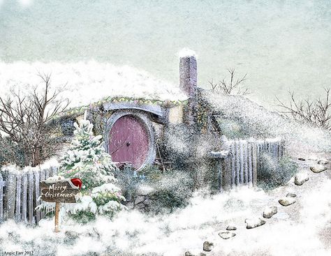 Christmas in Hobbiton...i need a holiday here. Mary Pratt, Xmas Drawing, Middle Earth Art, Tolkien Art, Hobbit Hole, Hobbit House, The Shire, House Drawing, Jrr Tolkien