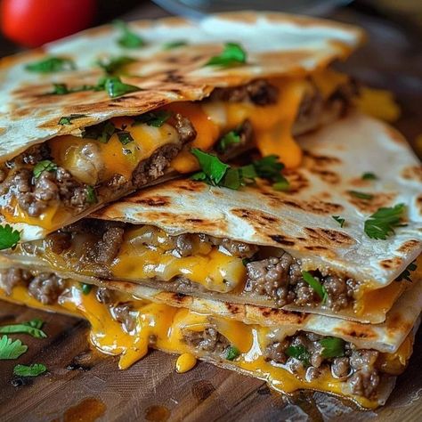 Blackstone Cheeseburger Quesadilla Blackstone Cheeseburger, Cheeseburger Quesadilla, Quesadilla Recipes Beef, Blackstone Meals, Quesadilla Ingredients, Hamburger Sauce, Outdoor Griddle Recipes, Ground Beef Quesadillas, Meat Sandwiches