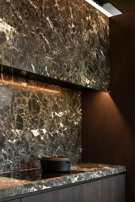 Marble reconciles the beauty of nature with a rich range of colours and an intriguing play of lines and structures. It is a natural stone, meaning geological processes have ‘sculpted’ this material for centuries. This makes each slab different and unique. The different types of colours and veining is one of marble’s biggest assets. Emperador Marble Kitchen, Dark Stone Kitchen, Different Types Of Colours, Emperador Marble, Marble Countertops Kitchen, Stone Kitchen, Kitchen Marble, Kitchen Worktop, Stone Countertops