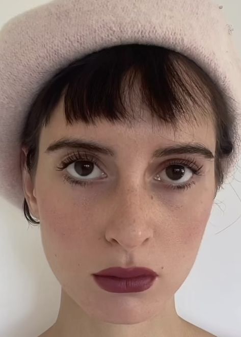 1960s French Makeup, Florence Welch Makeup, French Style Makeup Parisian Chic, Parisian Chic Makeup, Messy French Makeup, French New Wave Makeup, French Chic Makeup, Amelie Makeup, Frazzled English Woman Makeup