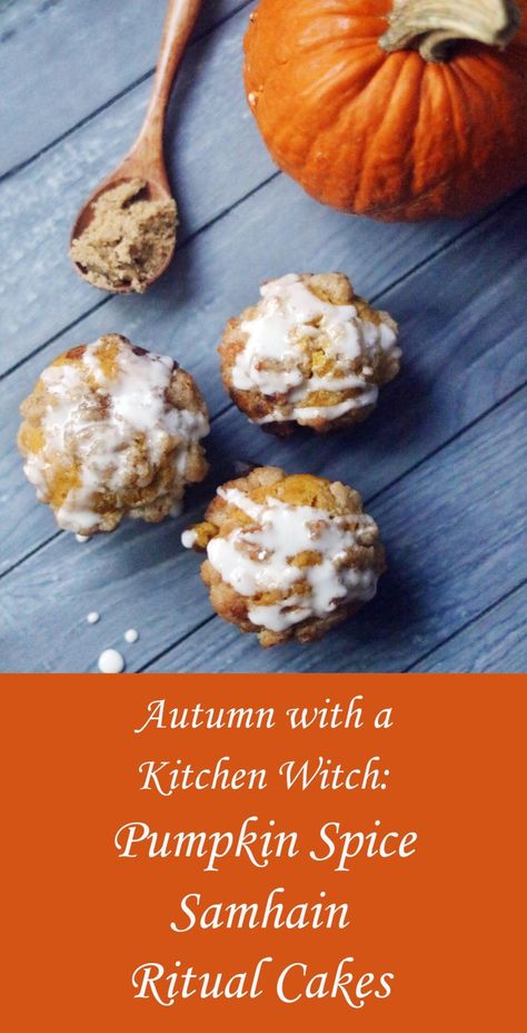 Pumpkin spice Samhain ritual cakes. Witchy Food, Samhain Ideas, Pagan Food, Samhain Recipes, Wicca Recipes, Samhain Ritual, Witchy Kitchen, Kitchen Witch Recipes, Light Snacks