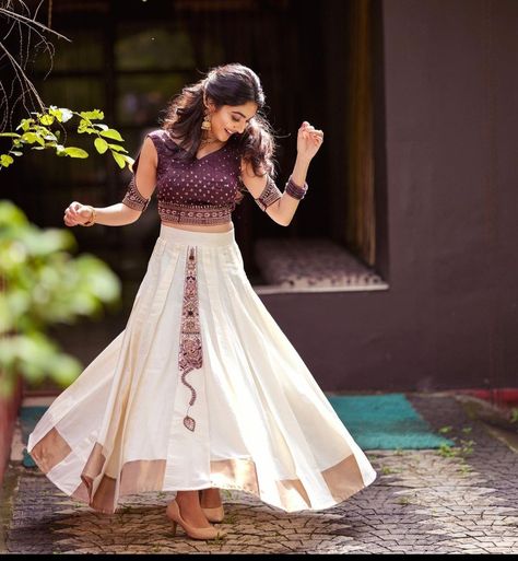 Onam Traditional Skirt And Top, Modern Onam Outfits Ideas, Onam Dress Pattupavada, Onam Skirt And Top Poses, Onam Outfits Ideas Skirt And Top 2023, Onam Dress Ideas For Teens, Dawani Designs Kerala Style, Dhavani Designs Kerala Style, Onam Outfits Ideas 2023