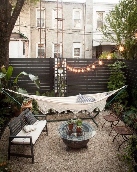 White hammock under twinkle lights. Photo by Instagram user @thefarrisgroup Gazebo Backyard, Diy Patio Ideas, Design Per Patio, Hammock Chairs, Easy Patio, Backyard Hammock, Cheap Backyard, Backyard Seating, Summer Patio