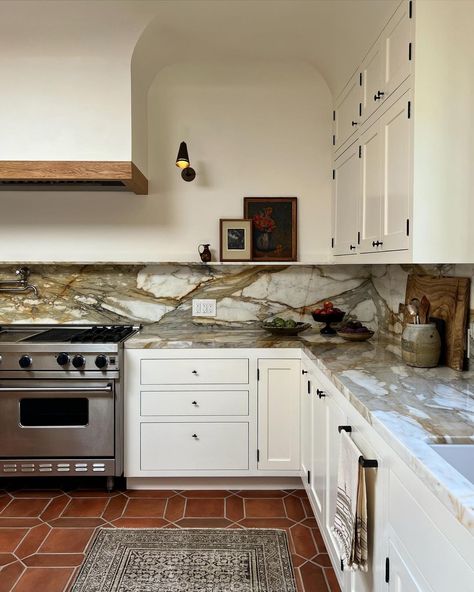 Martha Mulholland (@martha_mulholland) • Instagram photos and videos Martha Mulholland, 1910s House, 1900s Kitchen, 1920s Kitchen, Tongue And Groove Panelling, French Country Kitchens, American Kitchen, American Houses, Kitchen Aesthetic