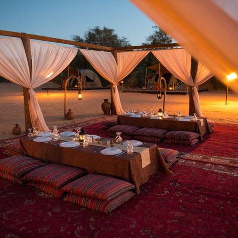 Arabian Nights Aesthetic, Arabian Tent, Desert Retreat, Arabian Desert, Desert Resort, Desert Aesthetic, Timur Tengah, Dubai Aesthetic, Outdoor Dinner