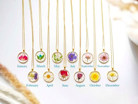 Gold Pressed Real Flower Necklace with 14k Gold Flakes ✨ Find your birth-month in the collection to best represent you ✨ January: snowdrop February: iris March: daffodil April: daisy May: hawthorn June: rose July: water lily August: poppy September: morning glory October: marigold November: chrysanthemum December: holly Free shipping ✈️ July Water Lily, January Snowdrop, Birthmonth Flower, August Poppy, September Morning, Real Flower Necklace, Daisy May, Real Flower Jewelry, Gold Flakes