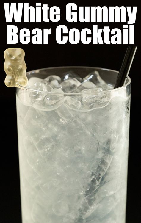 A tall glass filled with pebble ice and white colored cotkail. A white gummy bear is on the rim as a garnish. Gummy Bear Drink Alcohol, White Cocktails Drink, White Drinks Alcohol, White Mixed Drinks, Low Cal Alcoholic Drinks Easy, Gummy Bear Drink Recipe, White Gummy Bear Shot Recipe, Clear Liquor Mixed Drinks, Clear Alcoholic Drinks