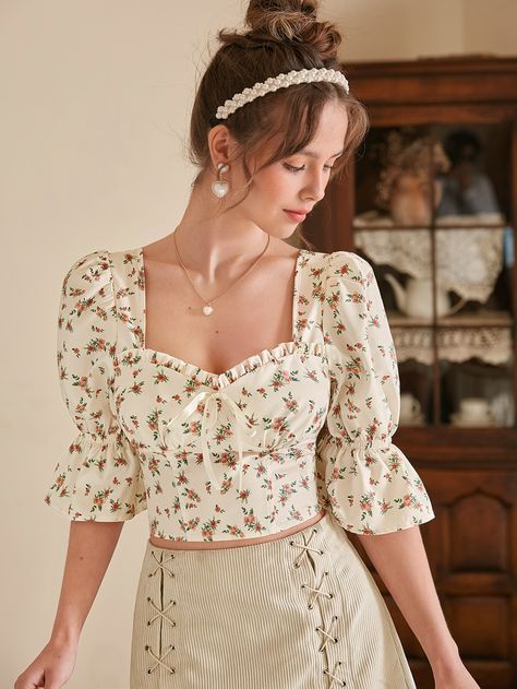 Tops For Women Stylish, Girly Tops, Crop Top Designs, Women Blouses Fashion, Fashion Top Outfits, Quick Outfits, Designer Dresses Casual, Ditsy Floral Print, Pretty Blouses