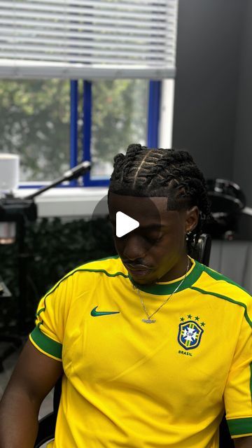 Duke | Professional Stylist on Instagram: "Have you tried this style combo yet?  Save this for your next retwist   #locstyles #locs #menslocstyles #uklocs #ukbarber" Different Loc Styles Men, Barrel Roll Locs Men, Loc Styles For Men Short, Medium Loc Styles For Men, Retwist Locs Style Men, Male Loc Styles, Men’s Loc Styles, Retwist Styles, Loc Styles For Men