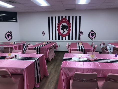 Hall decoration Barbie Classroom Theme, Barbie Classroom, Homecoming Hallways, Classroom 2023, Hall Decoration, Ideas Fiesta, Class Theme, Barbie Theme, Theme Classroom