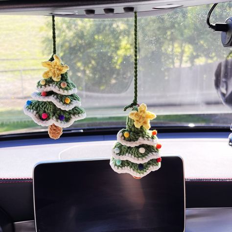 Crochet Christmas Tree Car Accessories! Guaranteed to arrive before Christmas!🎄 Elevate your car's interior with the festive spirit of the holidays. This unique Christmas tree accessory is not only eye-catching during the day, also features a special glow-in-the-dark effect, creating a charming ambiance for your nighttime drives. Watch as it lights up, adding a delightful and festive glow to your car's interior at night!  Free Wooden Tag with Personalized gift Message Free cute Keychain /Keyrin Amigurumi Car Hanging, Crochet Christmas Tree Keychain, Crochet Keychain Christmas, Christmas Crochet Car Hanger, Crochet Christmas Car Hanger, Crochet Starting, Dark Christmas Tree, Crochet Car Hanger, Crochet Car Charm