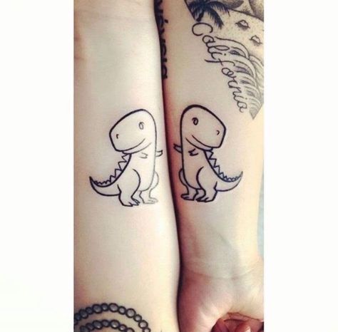 Best Friend Matching Tattoos, Friend Matching Tattoos, Ta Moko Tattoo, Design Tatuaje, Best Friend Matching, Twin Tattoos, Matching Friend Tattoos, Cute Matching Tattoos, Small Matching Tattoos