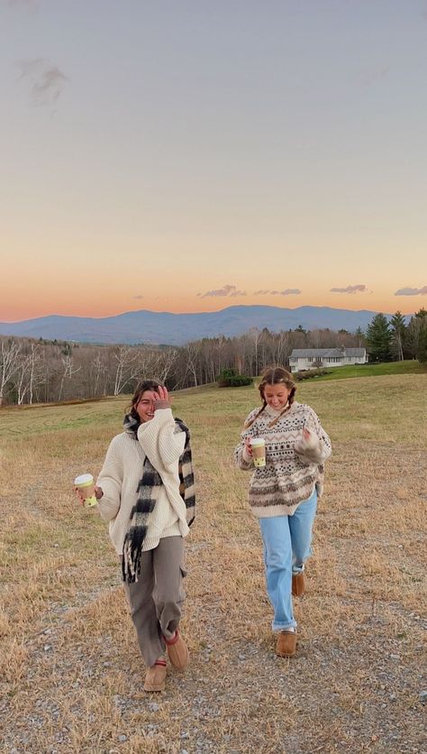 Aesthetic Fall Outfits Cozy, Cabin Fall Aesthetic, Midwest Winter Aesthetic, Fall Girls Trip Aesthetic, Utah Fall Outfits, Fall 2023 Aesthetic, Campfire Outfit Fall, Fall Vision Board Aesthetic, Fall Bonfire Outfit