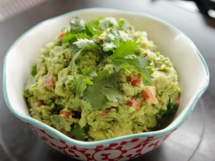 Ree Drummond Recipes, Spicy Guacamole, Salsa Guacamole, Food Network Canada, Pioneer Woman Recipes, Tex Mex Recipes, Guacamole Recipe, Ree Drummond, Appetizer Dips