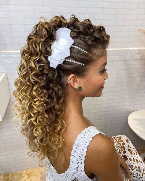 Natural Hair Updo Wedding, Curly Bridal Hair, Hair Stules, Roller Curls, Wedding Hair Side, Natural Wedding Hairstyles, Side Swept Hairstyles, Chignon Hair, Curly Wedding Hair