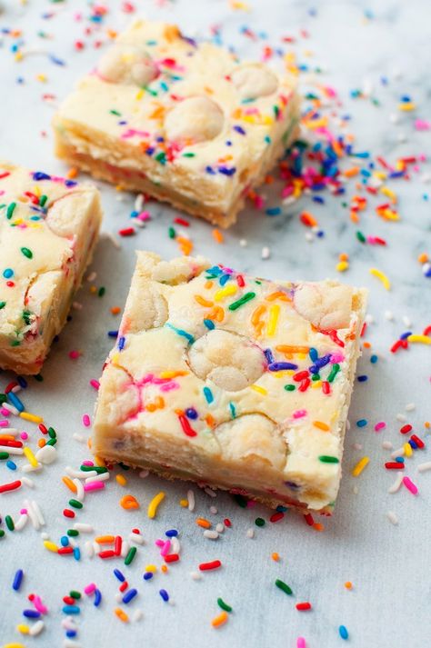 Camping Dessert Ideas, Sugar Cookie Cheesecake Bars, Frozen Taquitos, Cookie Cheesecake Bars, Sugar Cookie Cheesecake, Portable Dessert, Perfect Cheesecake, Cookie Cheesecake, Bread Bar