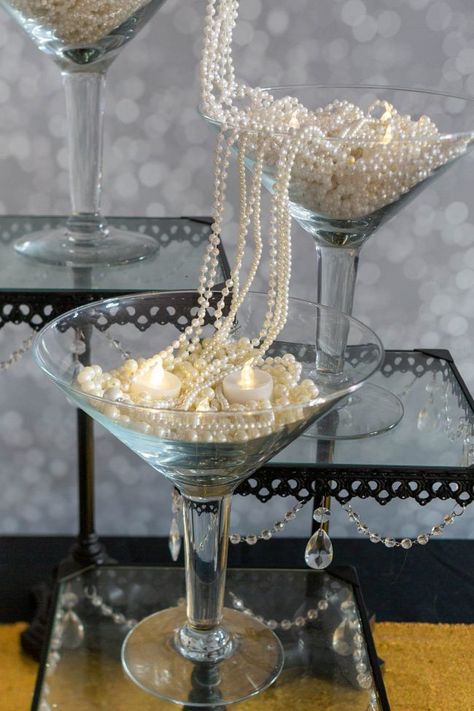 Gatsby Party Centerpieces, Diy Gatsby Party, Great Gatsby Centerpieces, Gatsby Centerpieces, 20s Party Decor, 20s Party Decorations, Roaring 20s Birthday Party, Il Grande Gatsby, Gatsby Birthday Party